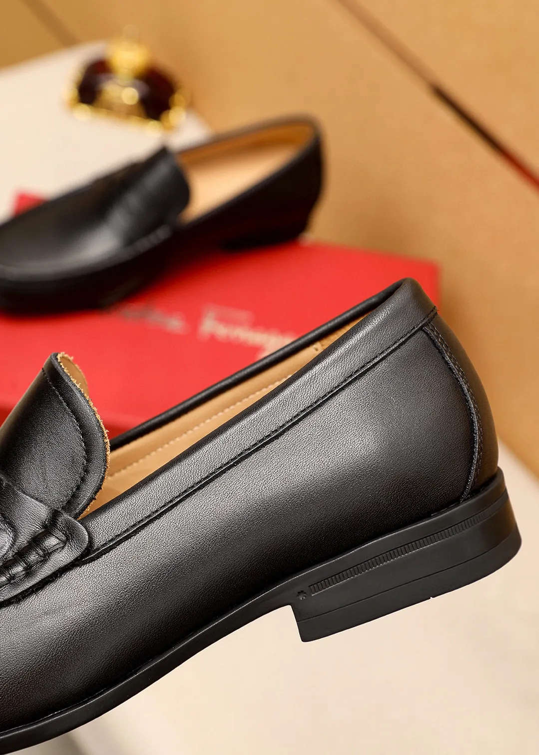 Men's shoes 💰480 💐 Product trademark: Ferragamo "Ferragamo" casual leather shoes Regular size: 38-44 (45🉑️customized) Product materials: Selected imported first-layer calfskin upper, imported water-dyed cowhide leather lining. Strong three-dimensional visual effect, original outsole color: 3⃣️seed leather materials available
